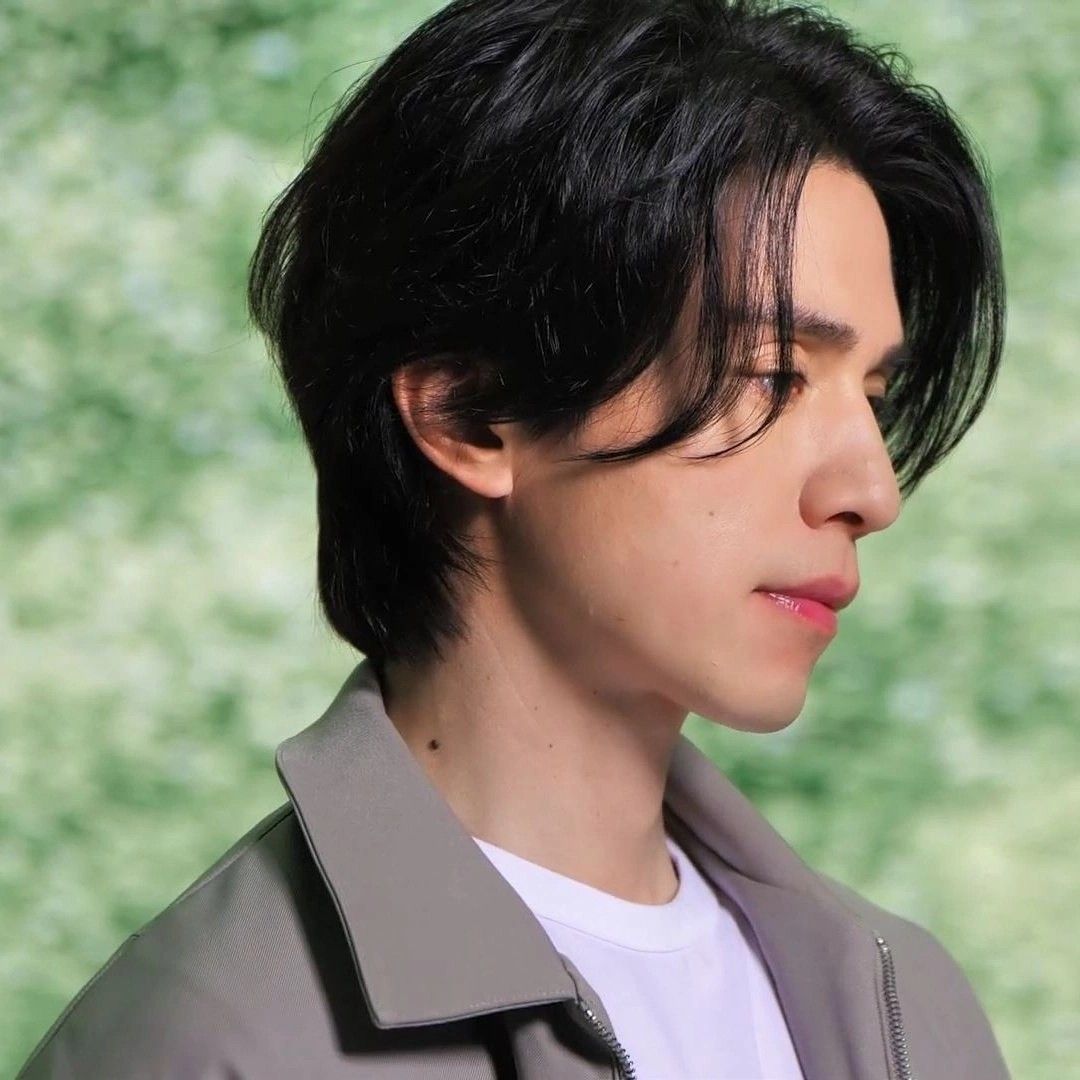 Behind-the-scenes cut of Lee Dongwook