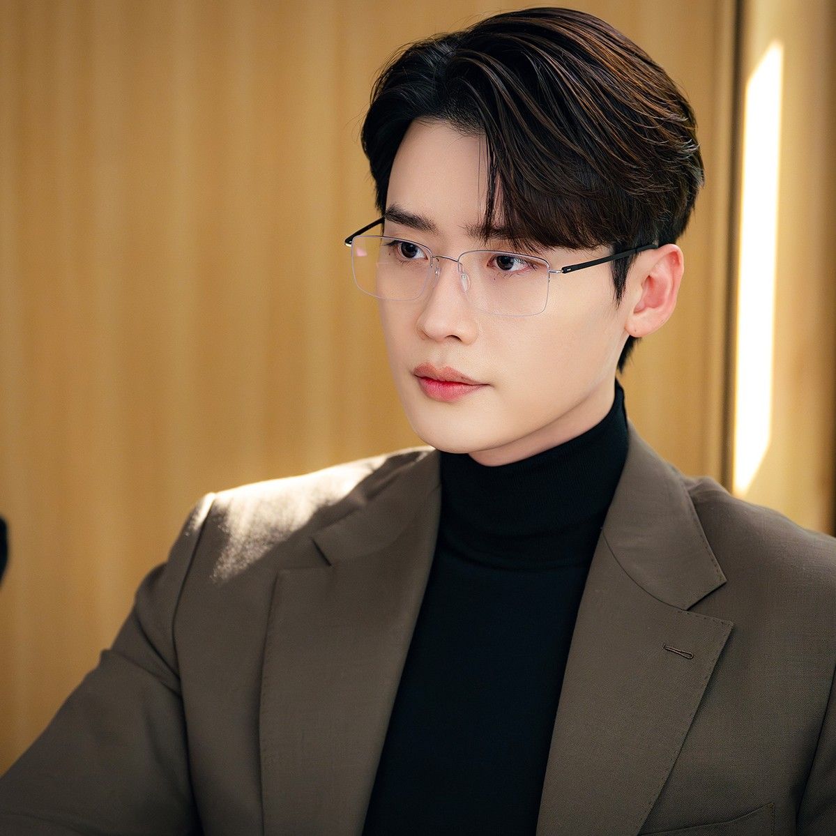 Recent activity shot of Lee Jongsuk