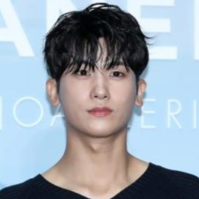 A moment captured by a fan of Park Hyungsik