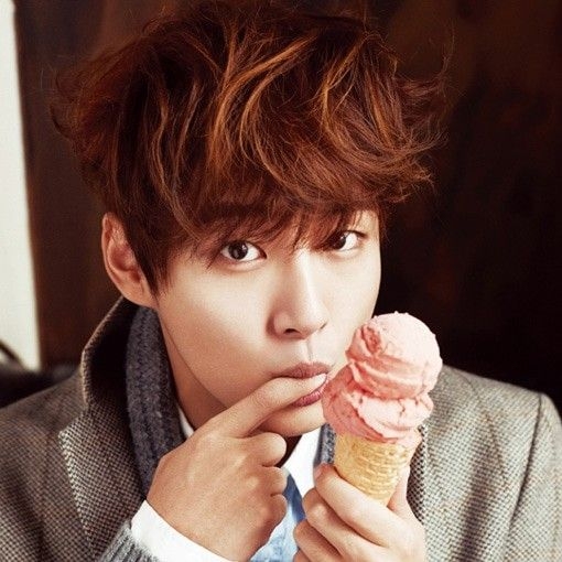 A moment captured by a fan of Yoon Shiyoon