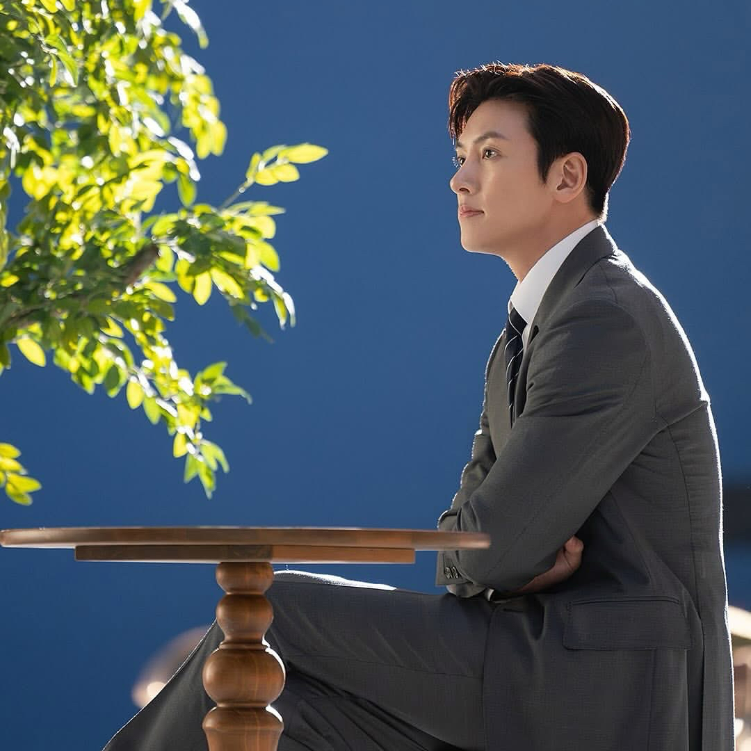 Behind-the-scenes cut of Ji Changwook