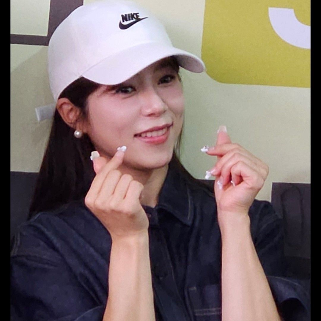 A moment captured by a fan of Yang Jieun