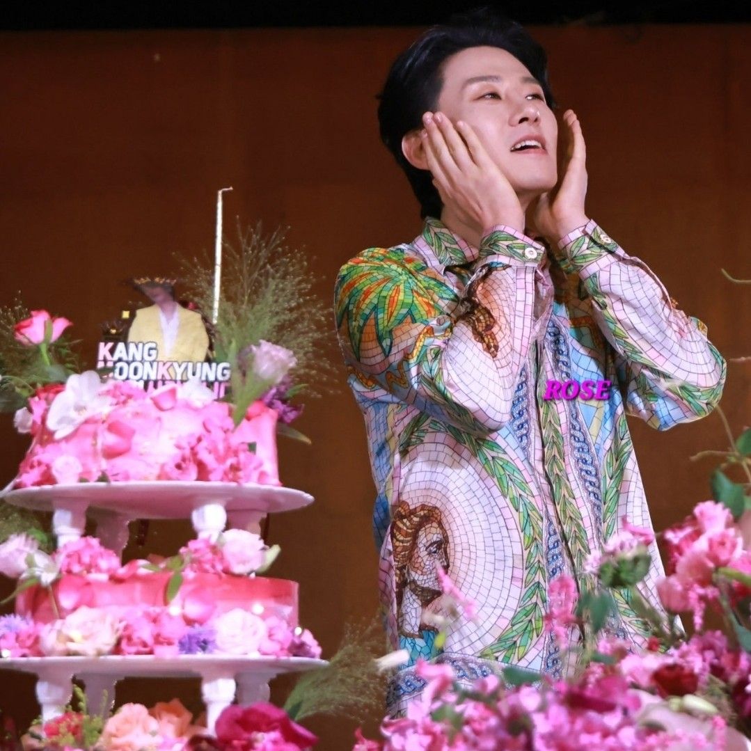 Behind-the-scenes cut of Kang Moonkyung