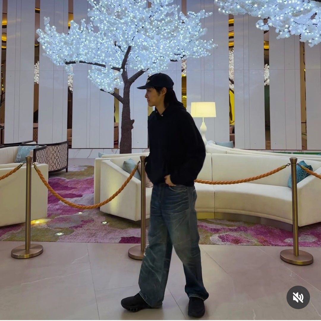 A moment captured by a fan of Ki Moogan
