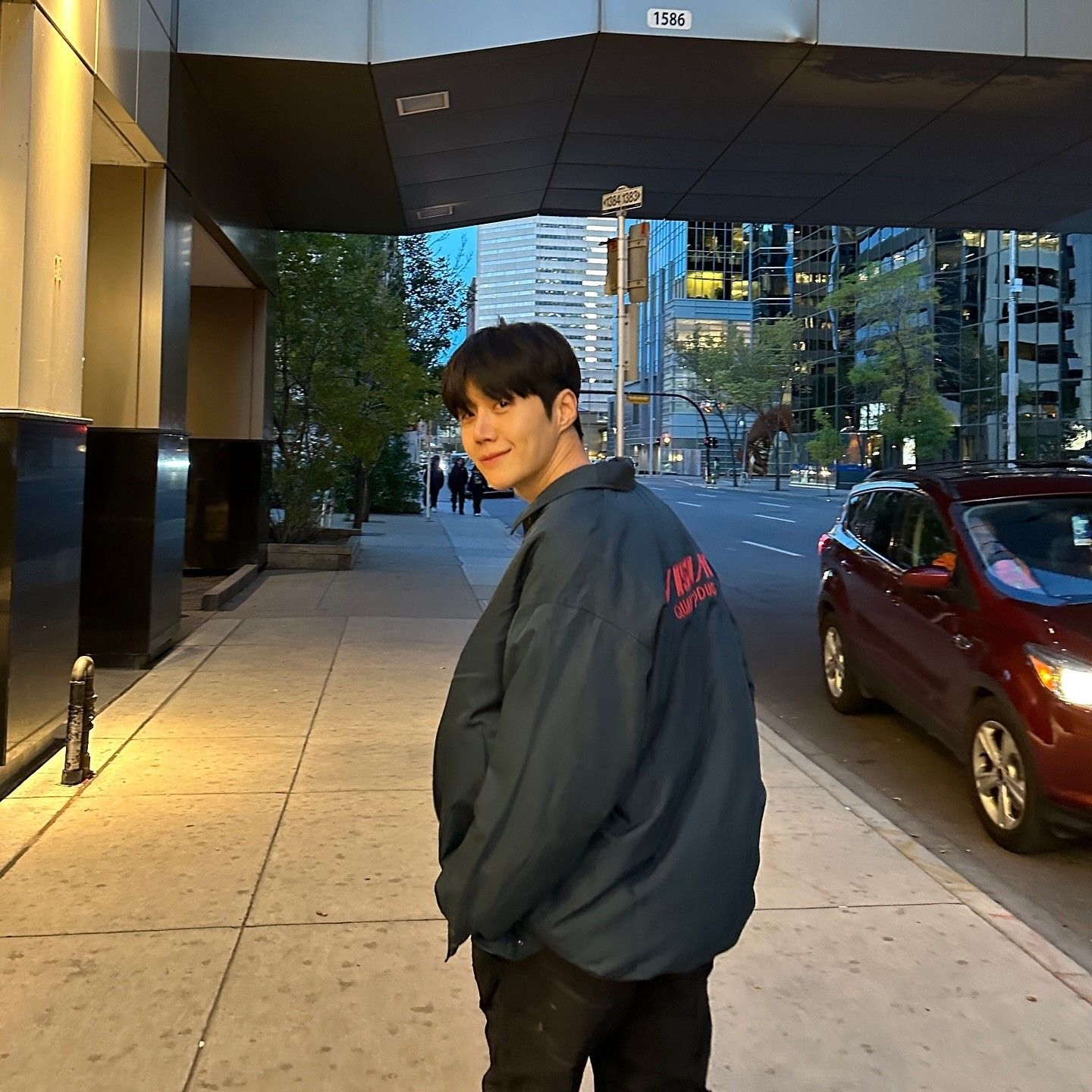 A moment captured by a fan of Kim Seonho