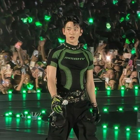 Behind-the-scenes cut of Park Jinyoung