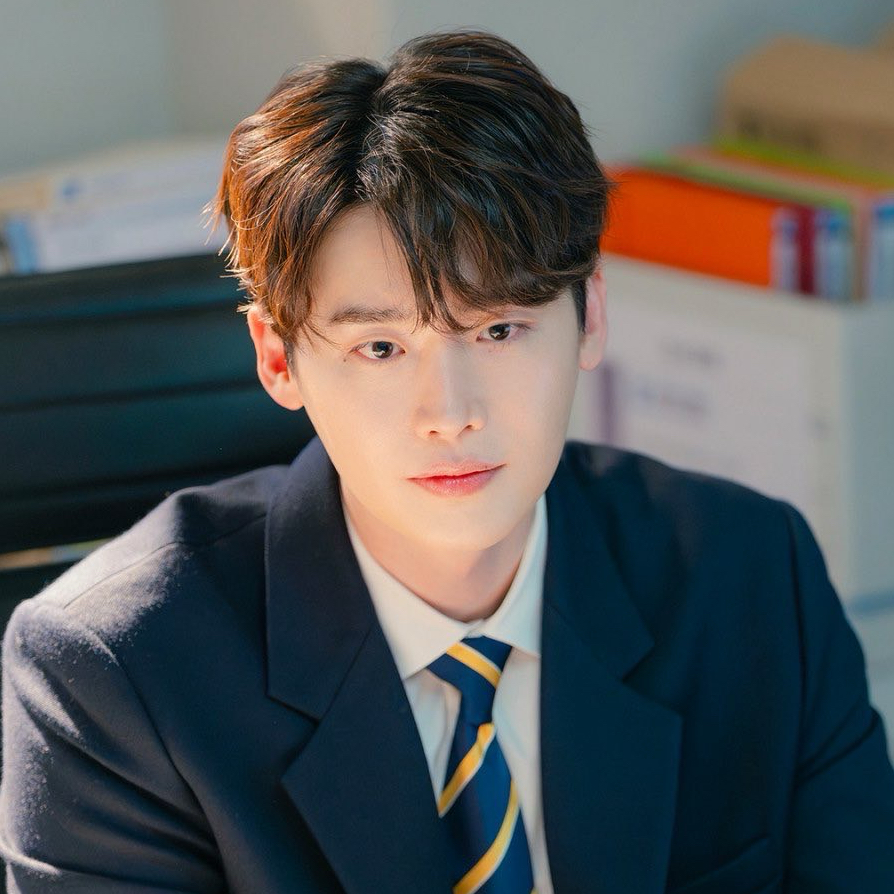 Behind-the-scenes cut of Lee Jongsuk