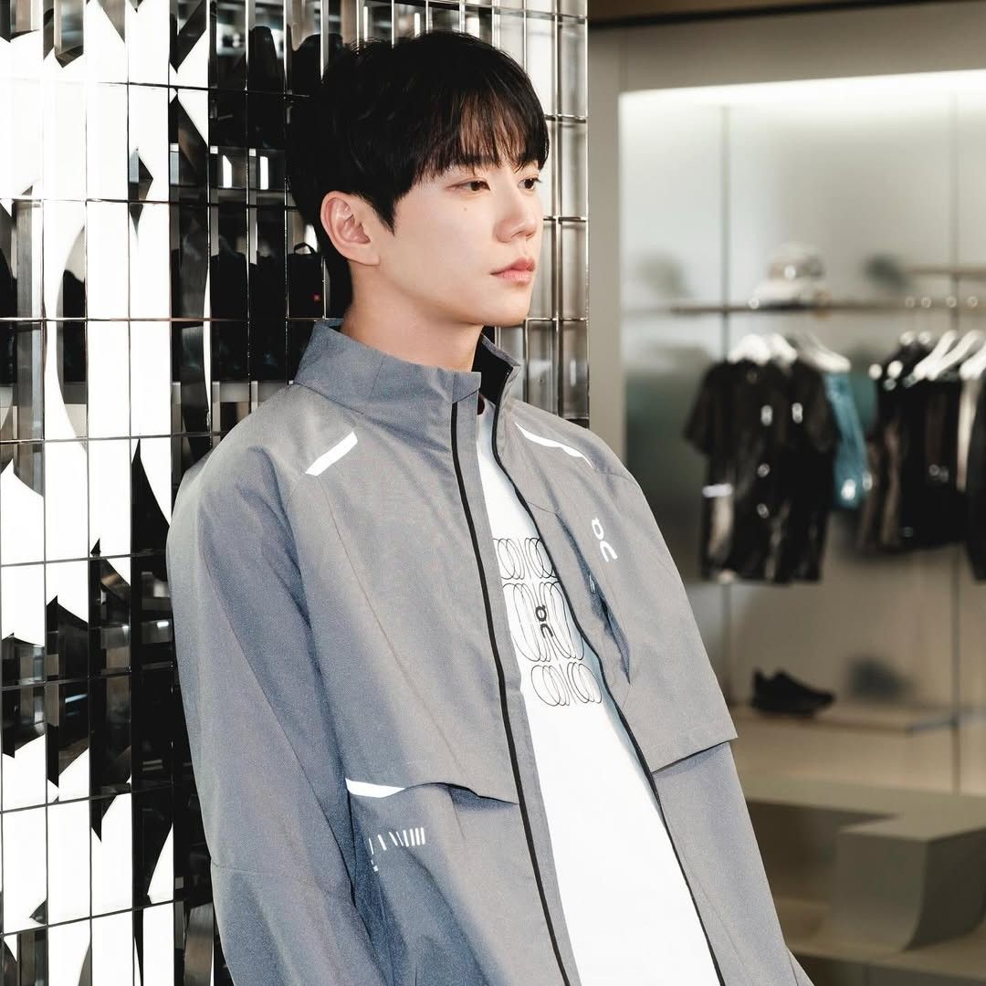 Behind-the-scenes cut of Lee Junyoung