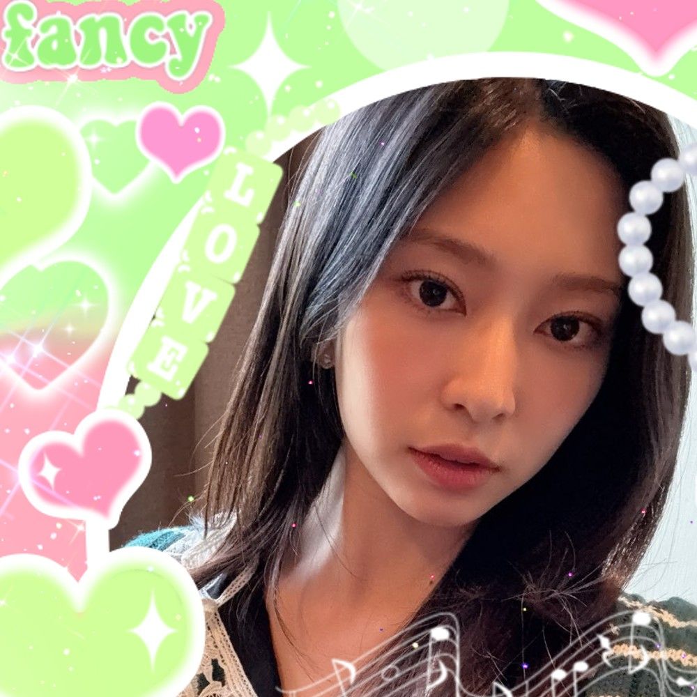 Behind-the-scenes cut of Kim Minju