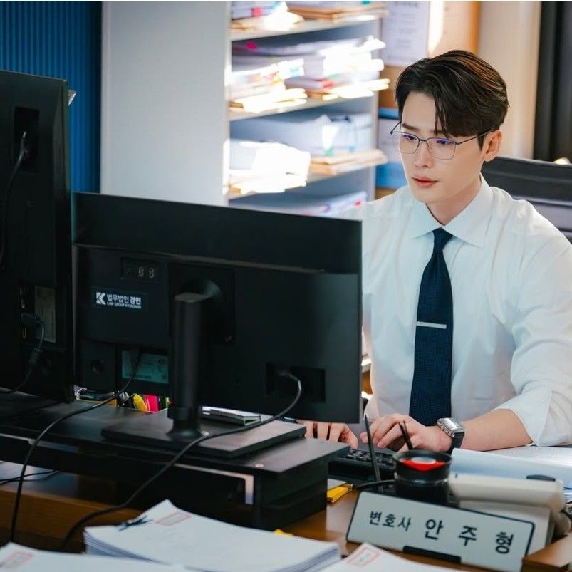 A moment captured by a fan of Lee Jongsuk