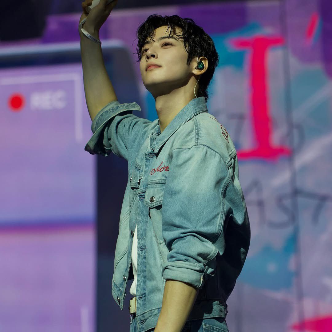 Foto kegiatan terbaru dari Cha Eunwoo