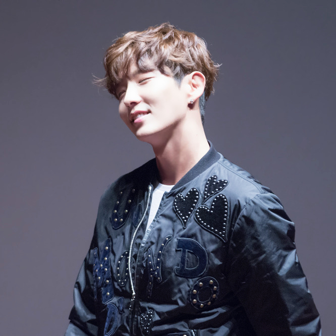 A moment captured by a fan of Lee Joongi