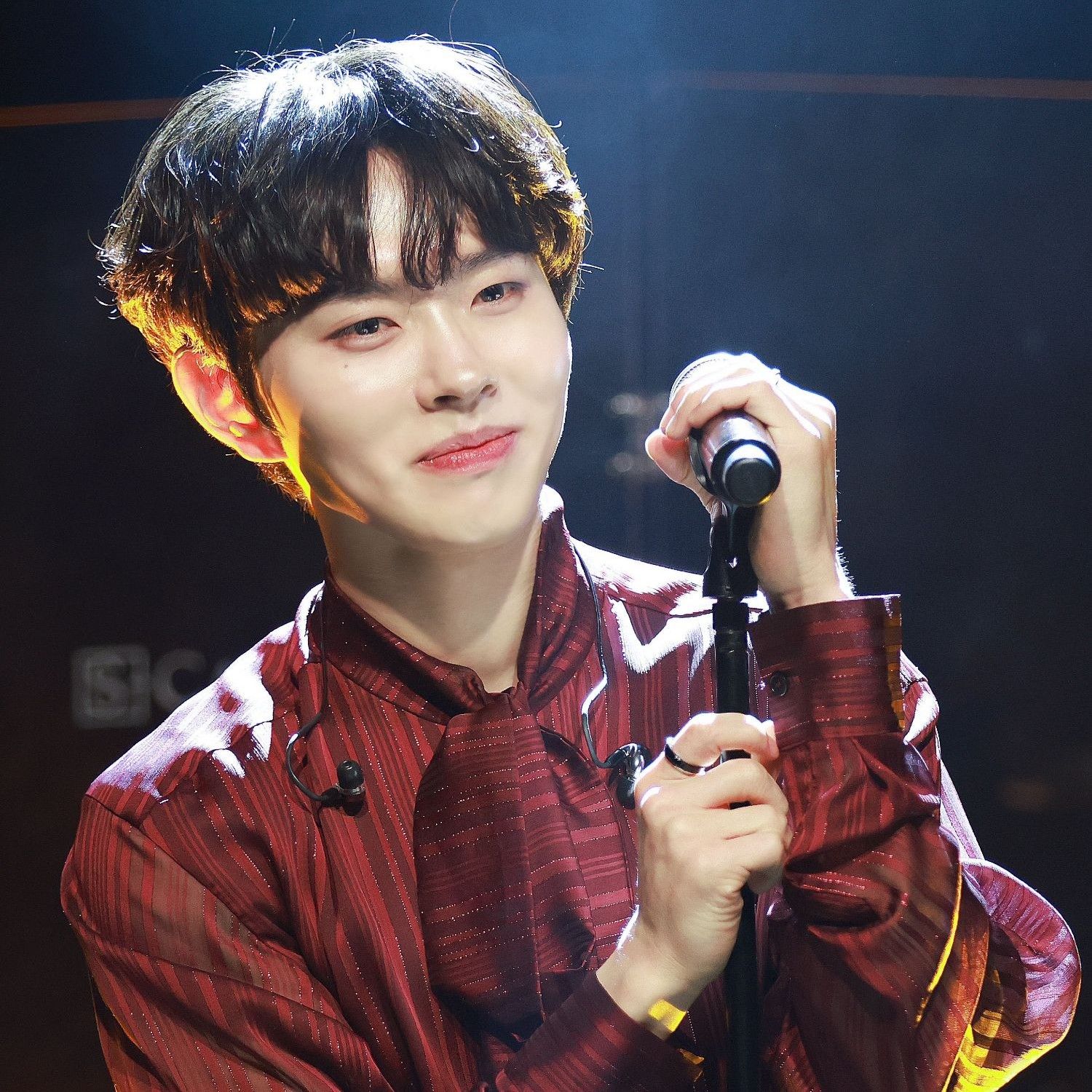 A moment captured by a fan of Lee Byeongchan