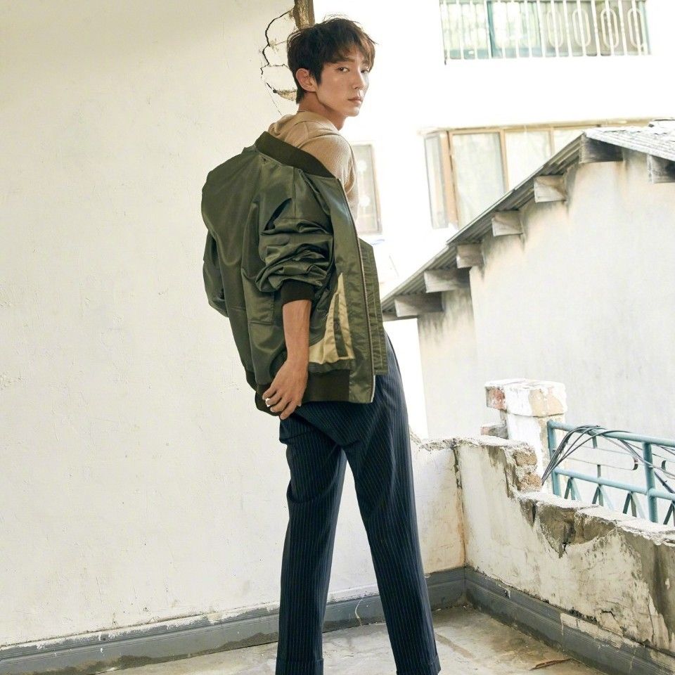 Behind-the-scenes cut of Lee Joongi