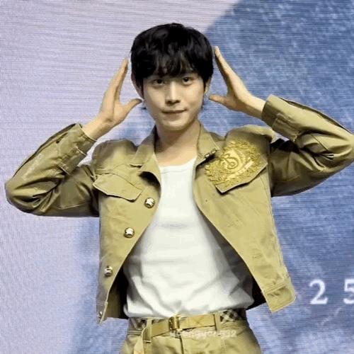 Behind-the-scenes cut of Kim Youngdae