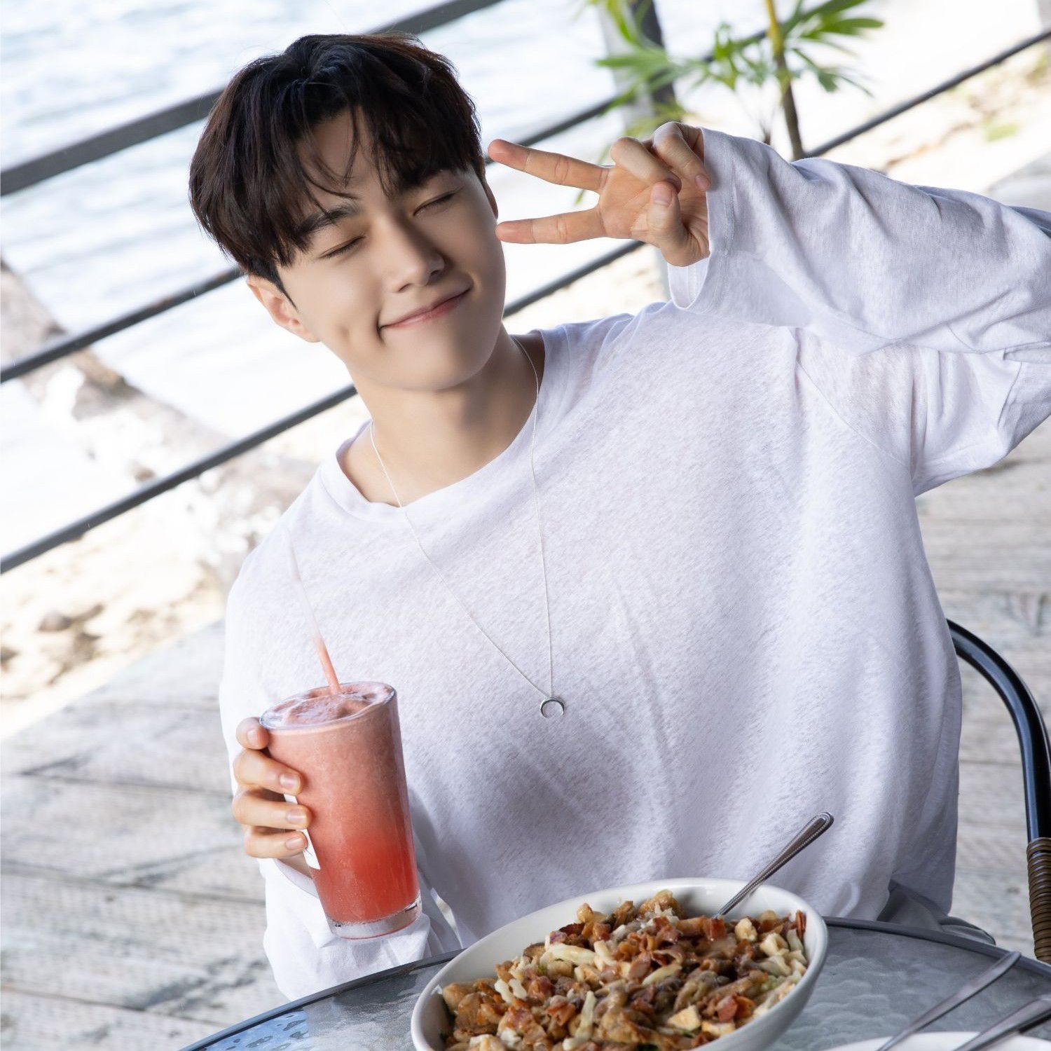 Recent activity shot of Kim Myungsoo (L)