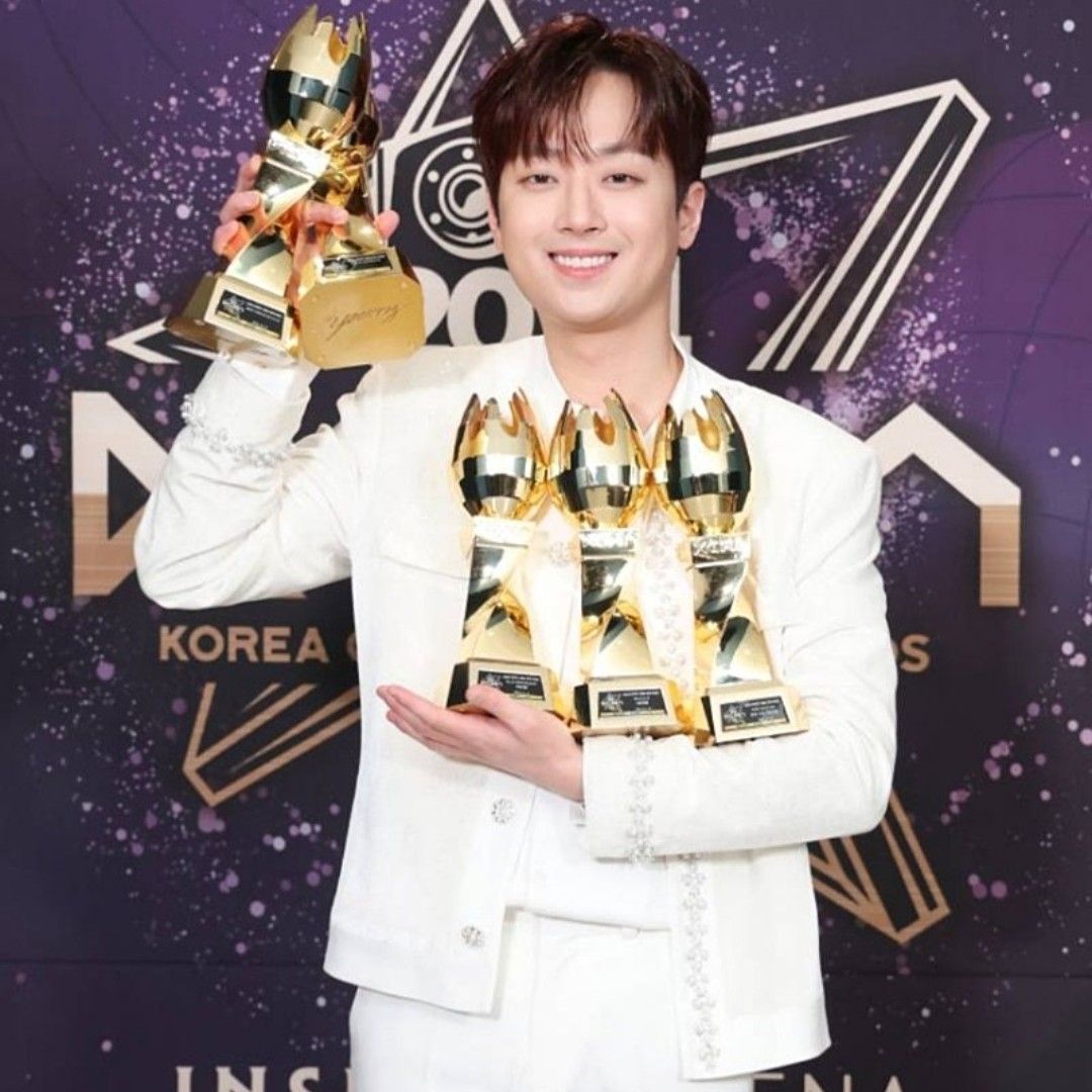 粉丝拍下的李灿元瞬间