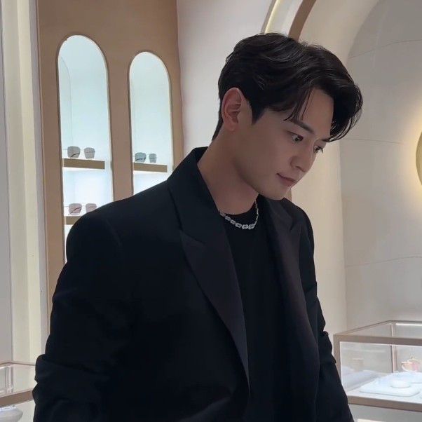 Behind-the-scenes cut of Choi Minho