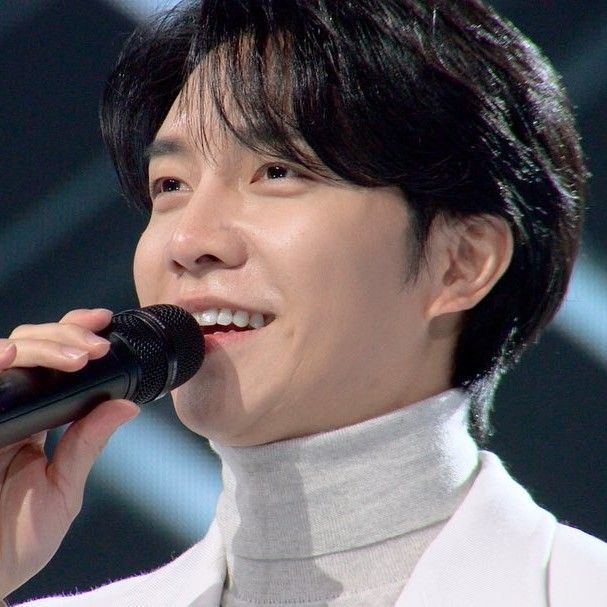 Behind-the-scenes cut of Lee Seunggi