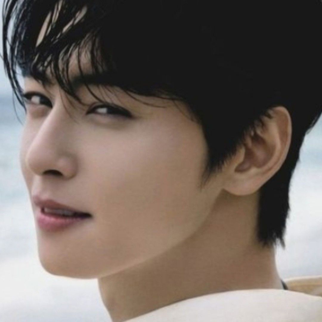 Latest photo of Cha Eunwoo