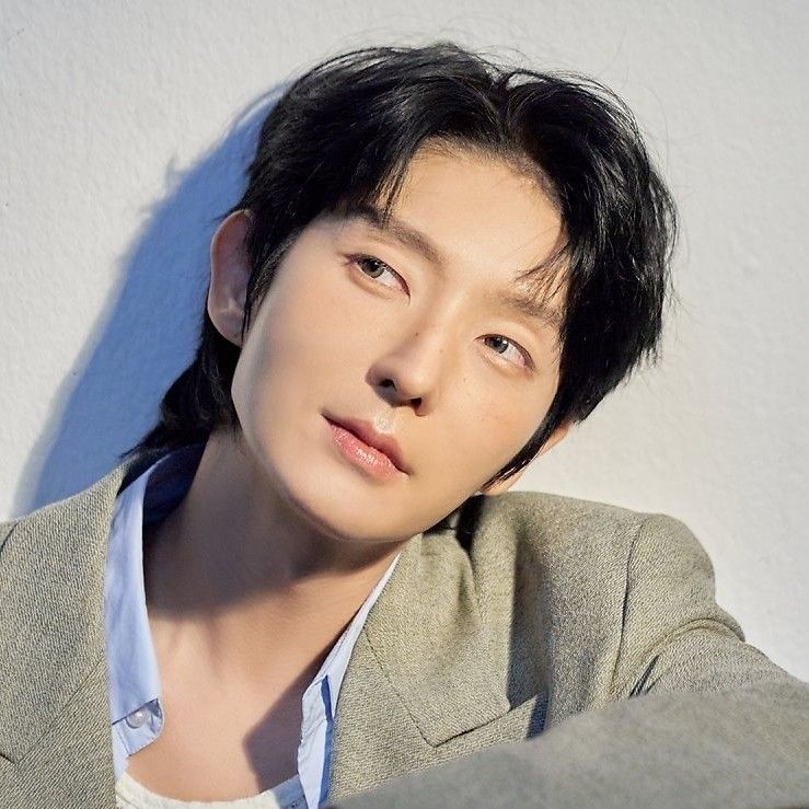 Recent activity shot of Lee Joongi