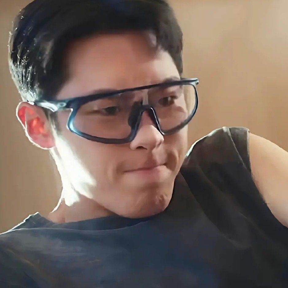 Behind-the-scenes cut of Lee Jaewook