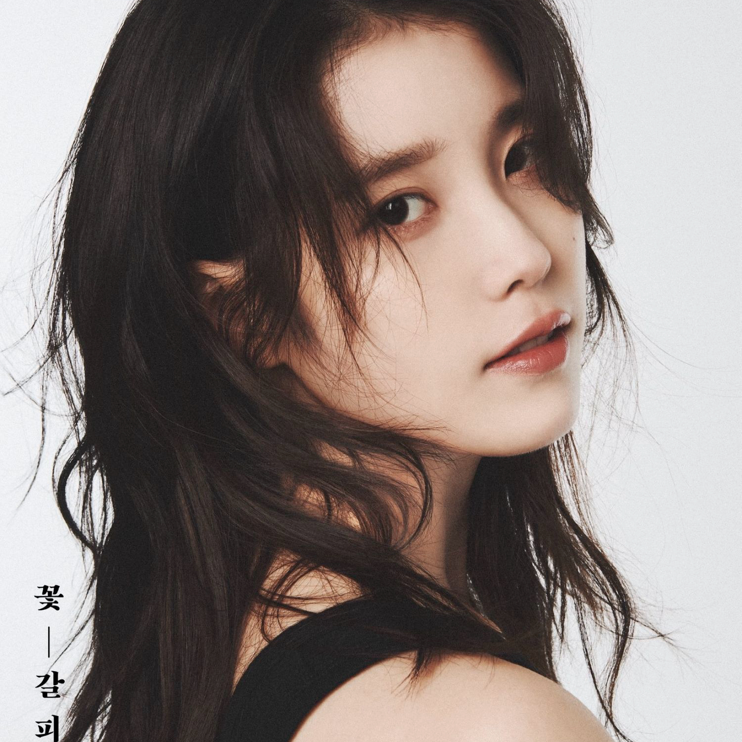 Behind-the-scenes cut of IU