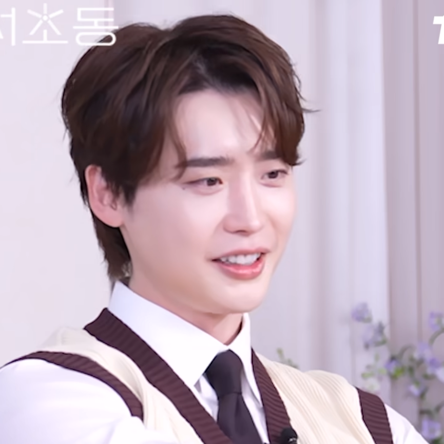 A moment captured by a fan of Lee Jongsuk