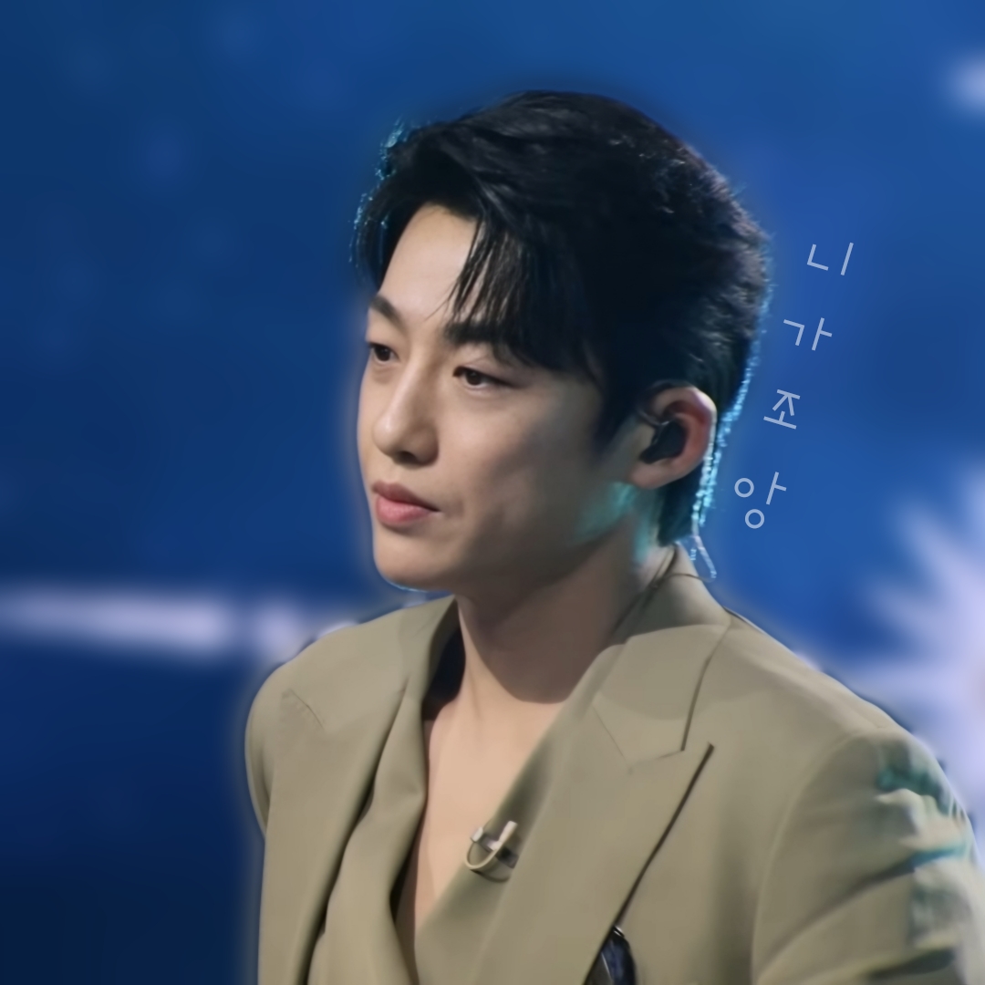 A moment captured by a fan of Shin Seungtae