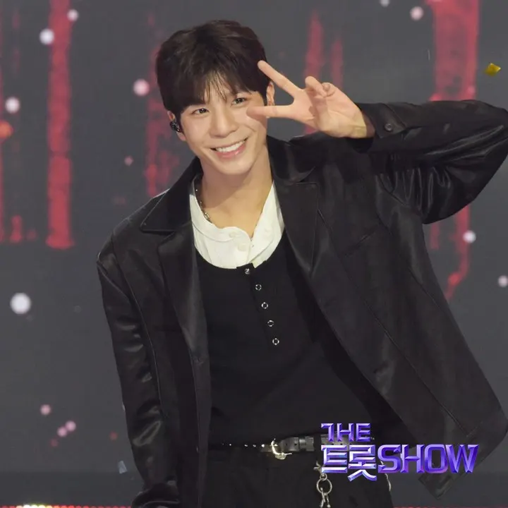 Behind-the-scenes cut of Jeong Dongwon