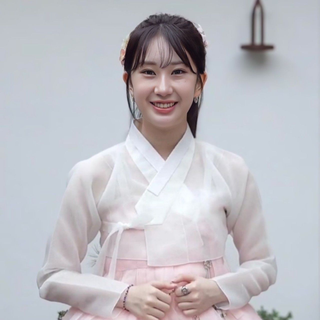 Cuplikan di balik layar dari Jeon Yujin