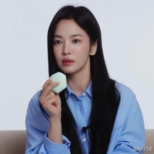 A moment captured by a fan of Song Hyekyo