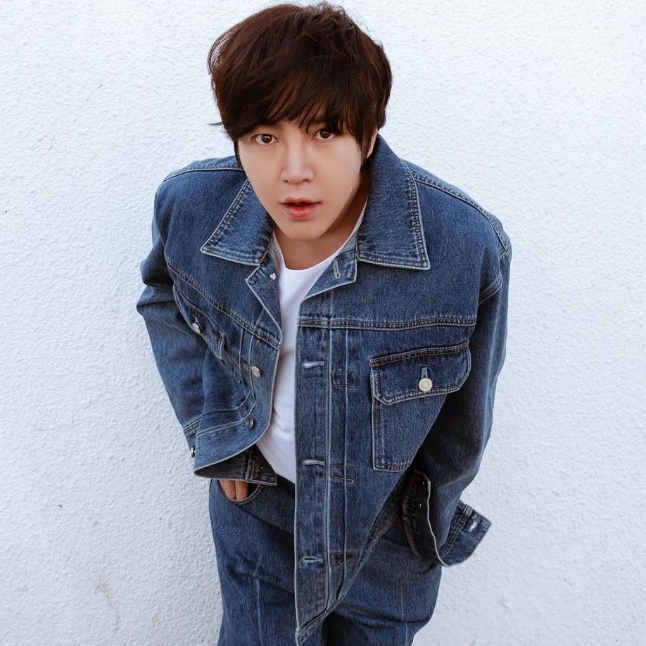 Recent activity shot of Jang Geunsuk
