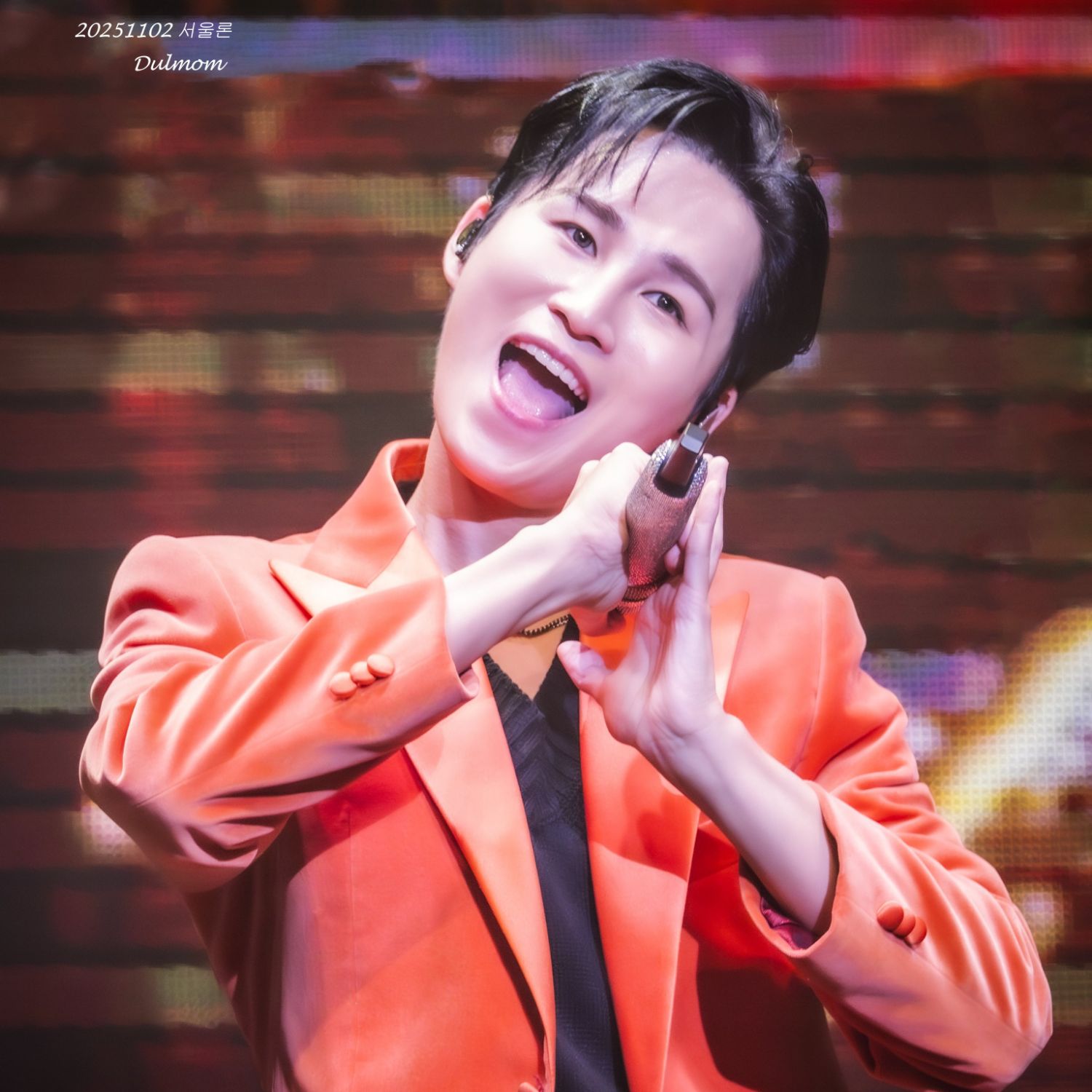 粉丝拍下的金熙栽瞬间