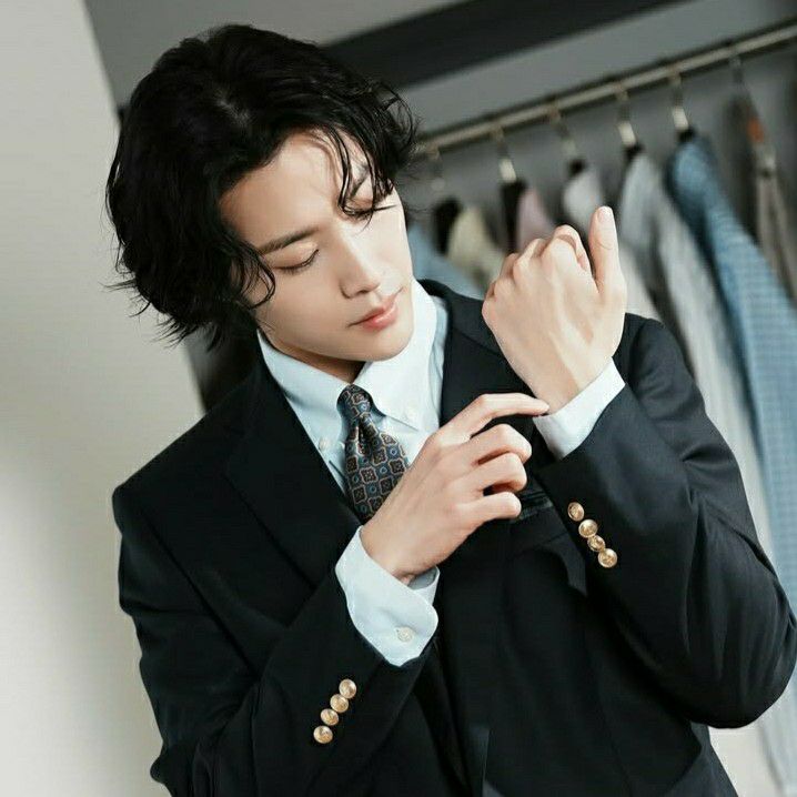 Recent activity shot of Lee Jongwon
