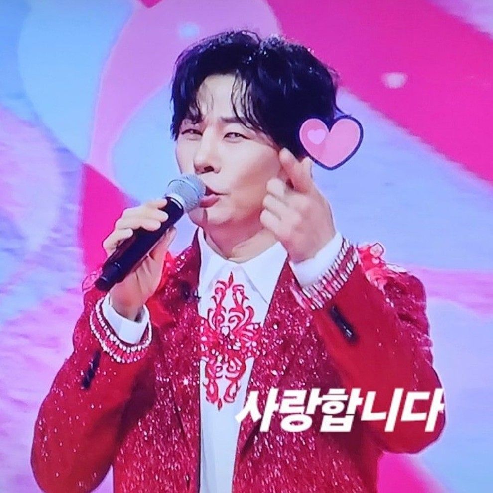 오늘 가장 핫한 셀럽 커뮤니티 피드