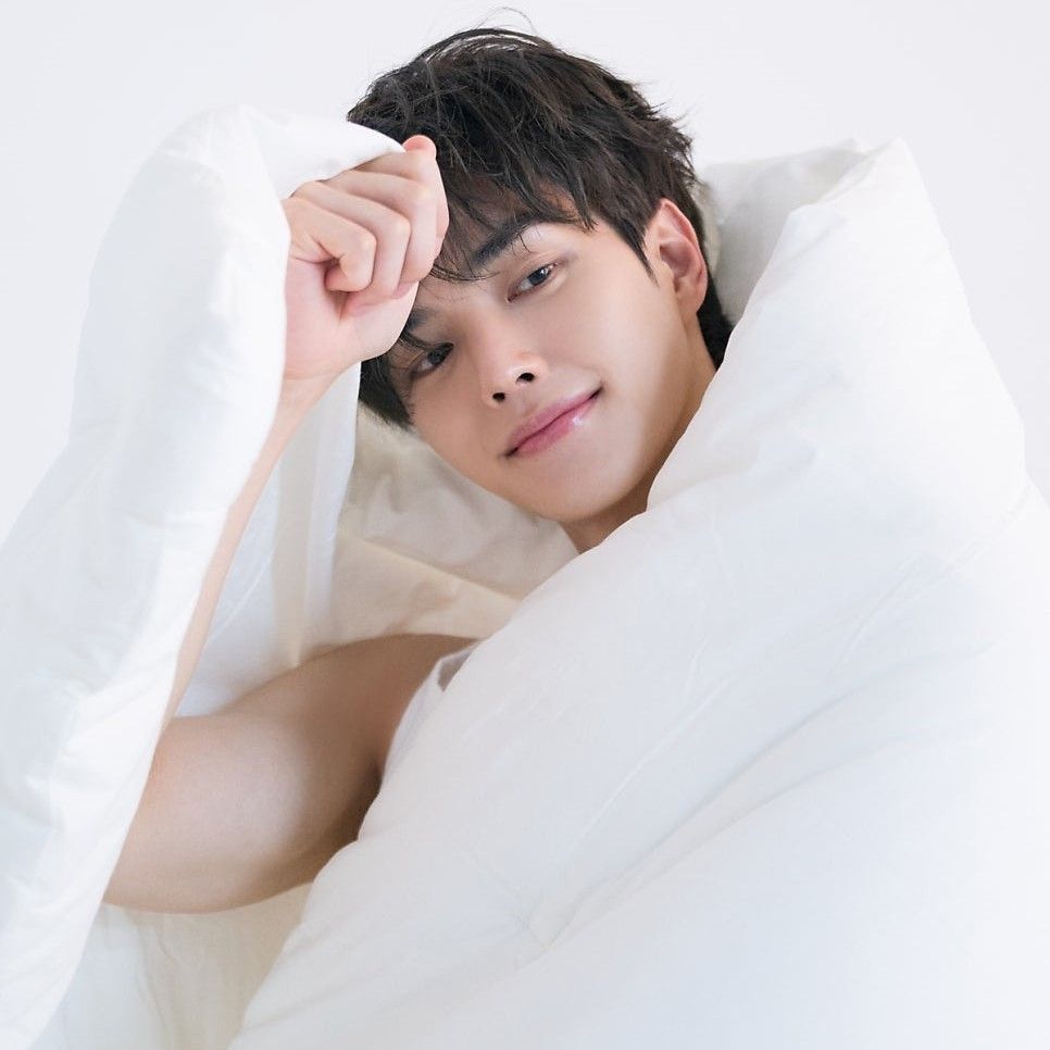 Latest photo of Song Kang