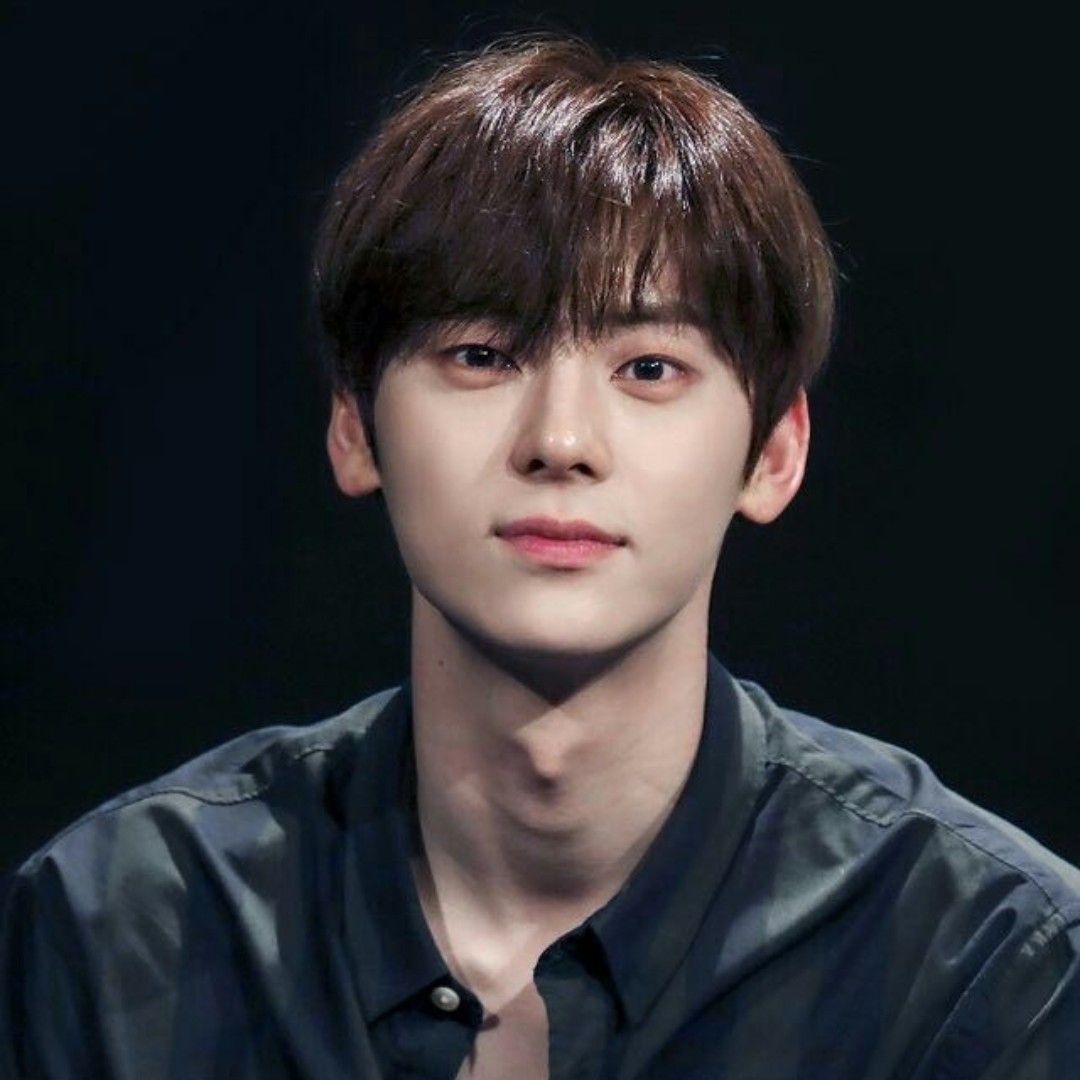 A moment captured by a fan of Hwang Minhyun