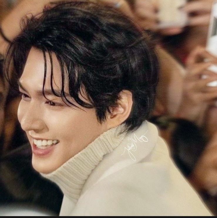 イ・ミンホの最近の活動ショット