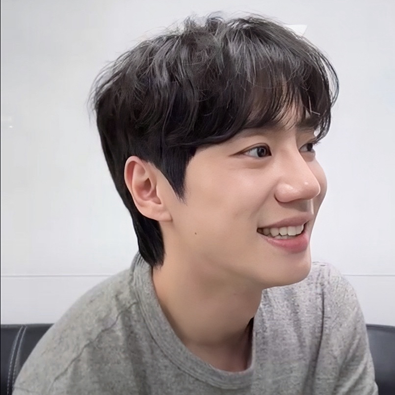 Behind-the-scenes cut of Lee Junyoung