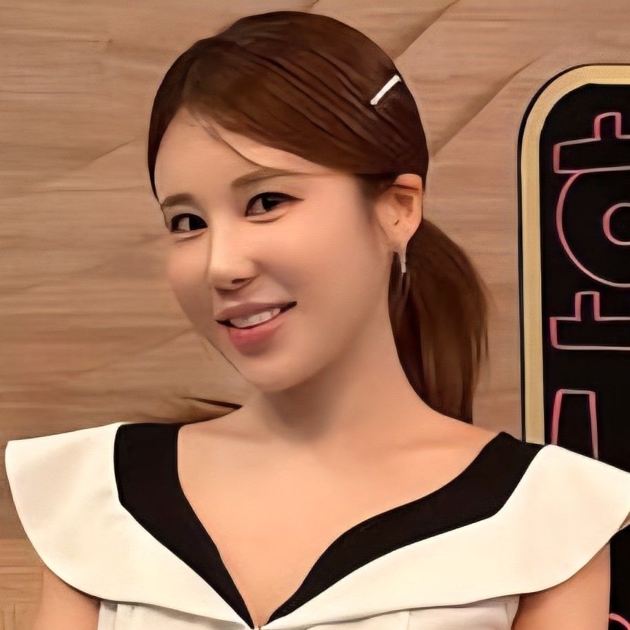 Behind-the-scenes cut of Kim Soyou