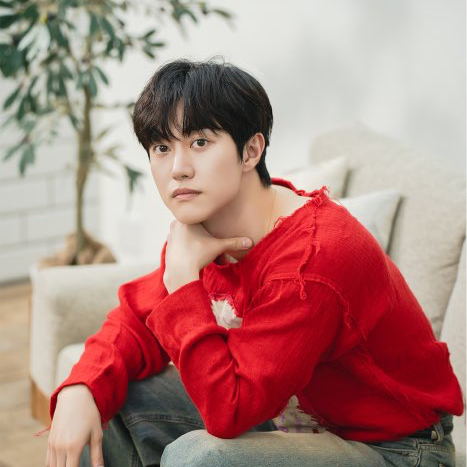 Behind-the-scenes cut of Kwak Dongyeon