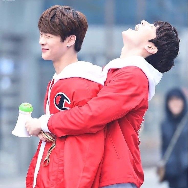 A moment captured by a fan of Cha Eunwoo