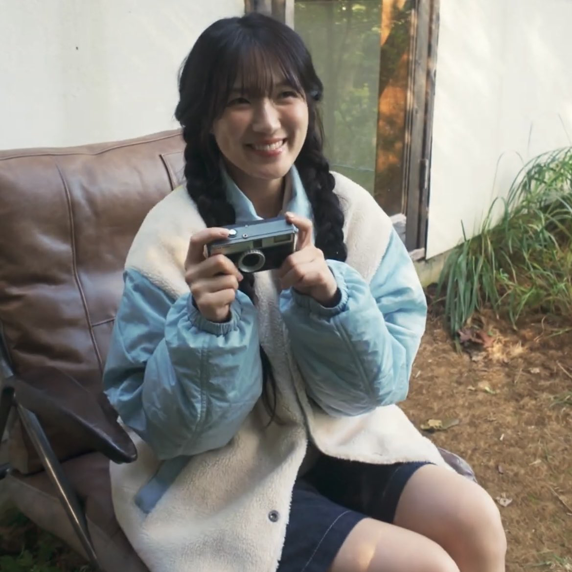 Behind-the-scenes cut of Kim Hyeyoon