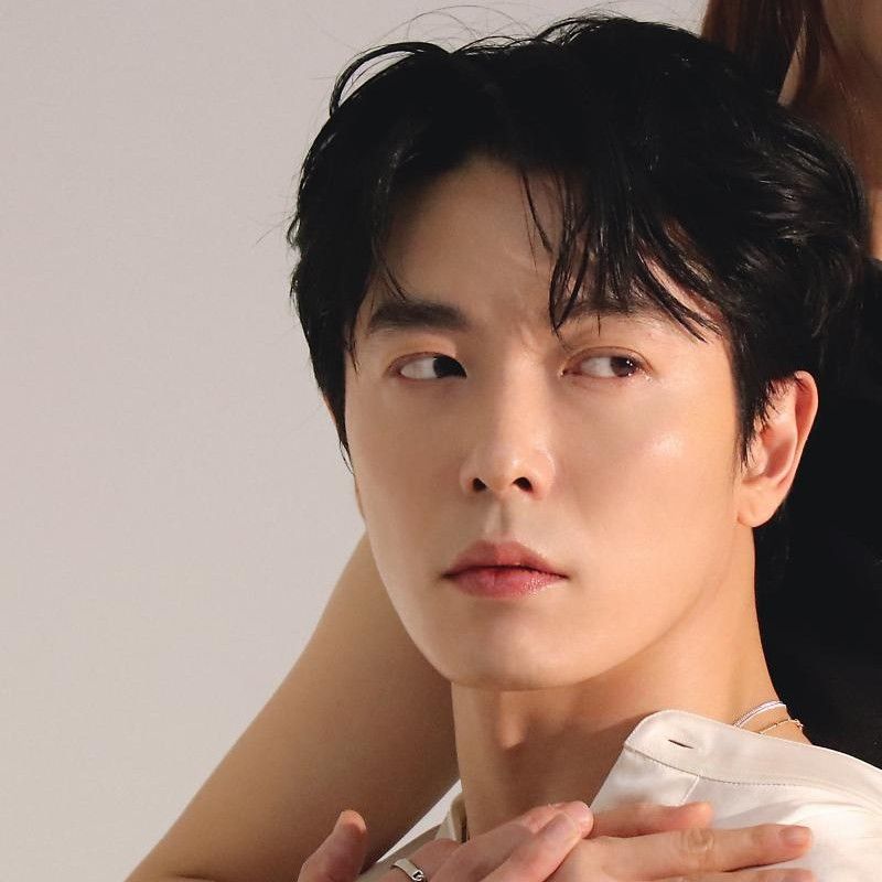 金材昱的最新照片