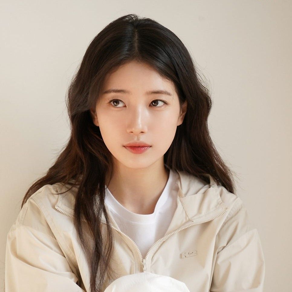 Recent activity shot of Bae Suzy