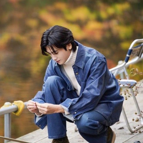 A moment captured by a fan of Park Hyungsik
