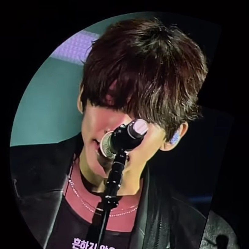 A moment captured by a fan of Lee Seungyoon