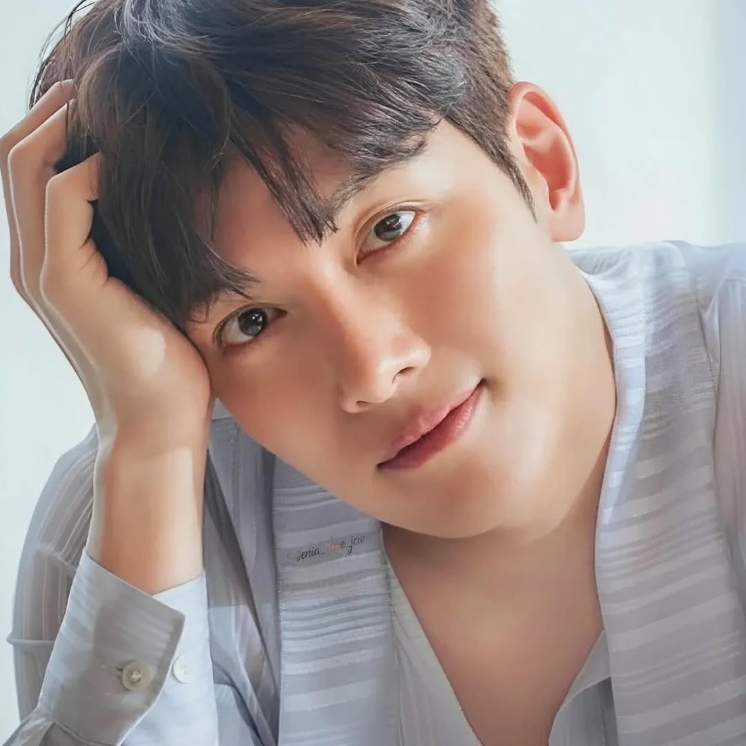 粉丝拍下的池昌旭瞬间