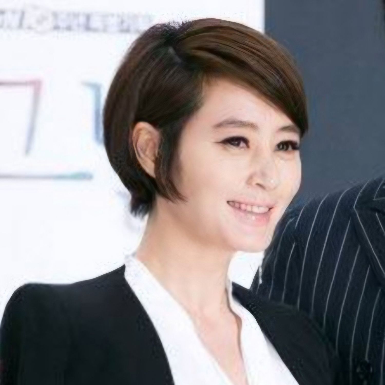 Behind-the-scenes cut of Kim Hyesoo